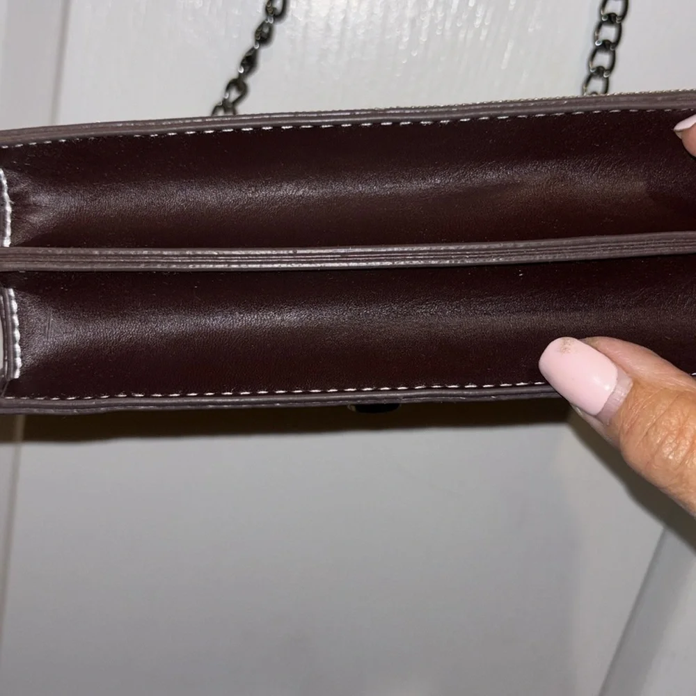 “FABULOUS”BEE BAG BROWN/WHITE VEGAN LEATHER CROSSBODY  DARK NICKEL TONED CHAIN
